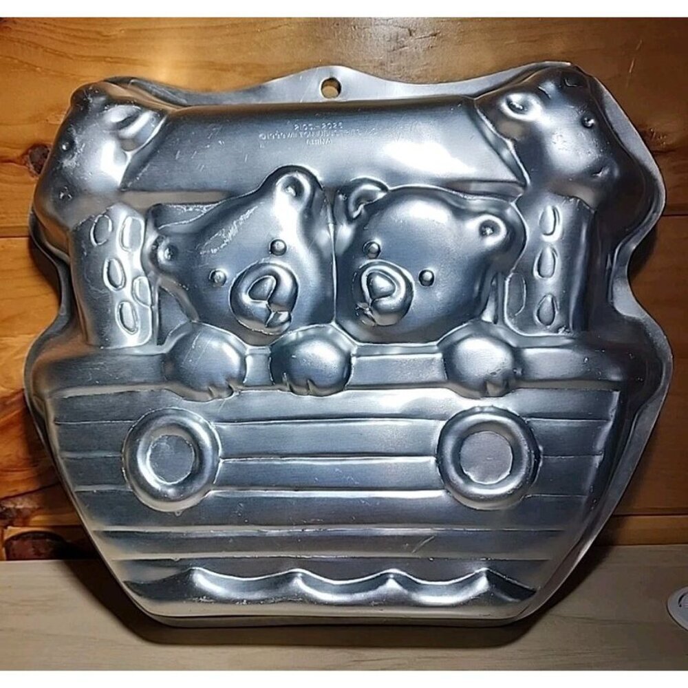Noah's Ark Aluminum Cake Pan #2105-2026 circa 1999 by Wilton